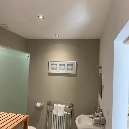 Oda ve Kahvaltı Les Glycines