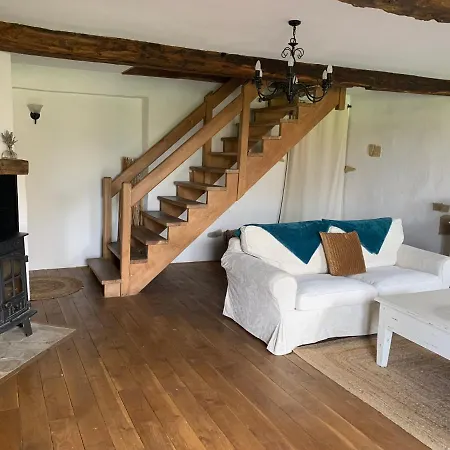 Oda ve Kahvaltı Les Glycines 4*