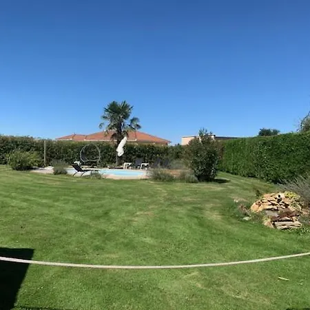 Oda ve Kahvaltı Les Glycines 4*