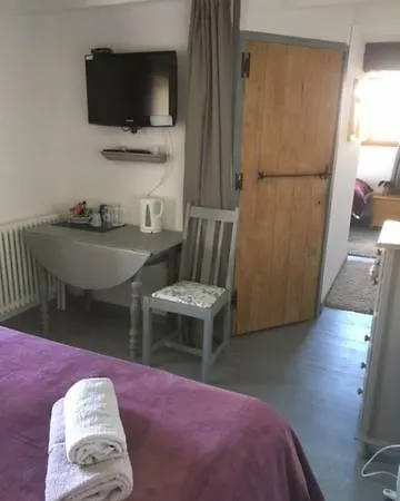 Oda ve Kahvaltı Les Glycines 4*