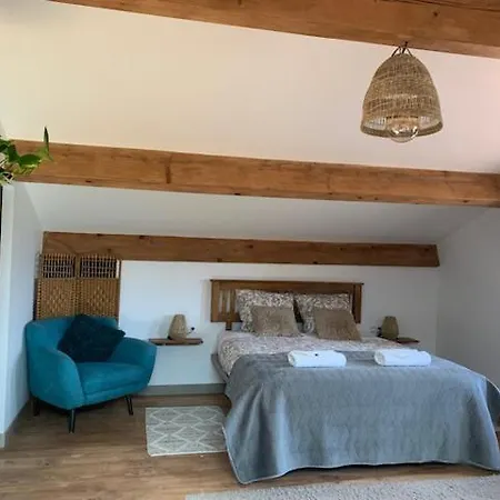 Les Glycines Bed & Breakfast 4*