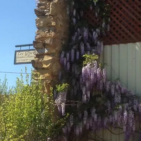 Les Glycines Bed & Breakfast