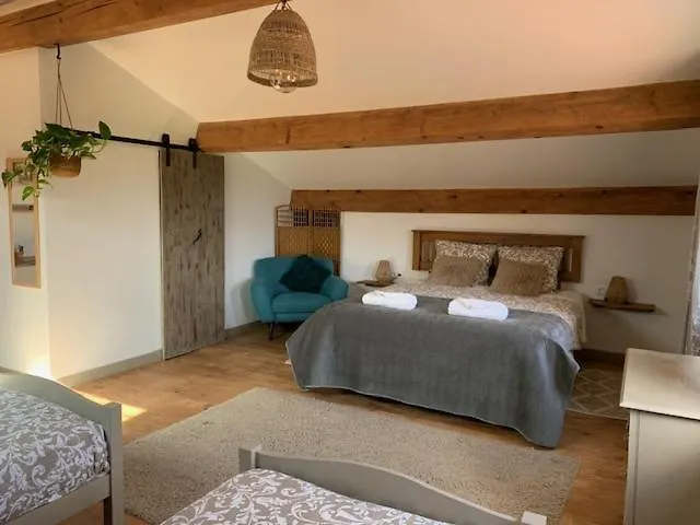 ベッド・アンド・ブレックファスト Les Glycines