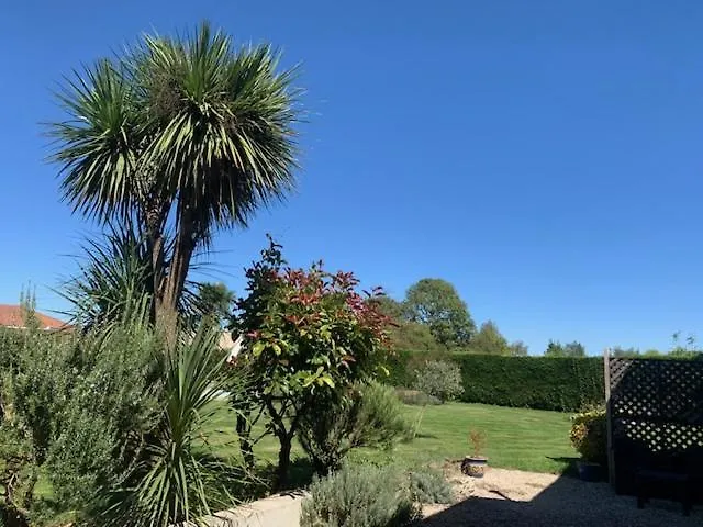 Les Glycines ベッド・アンド・ブレックファスト サン・ゴーダンス