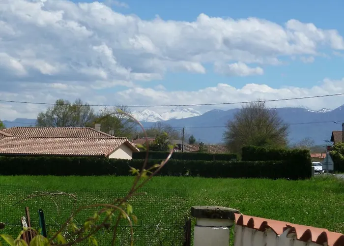 Les Glycines ベッド・アンド・ブレックファスト 4*