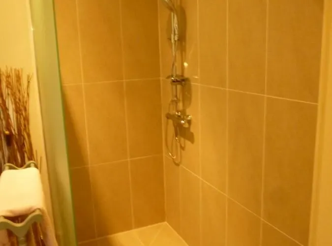 Les Glycines ベッド・アンド・ブレックファスト サン・ゴーダンス